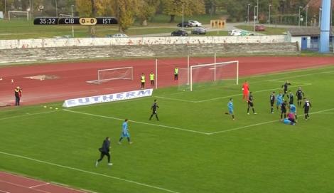 VIDEO: Momente dramatice la un meci din Croația. Un fotbalist de 20 de ani a căzut inert pe gazon. Intervenția arbitrului i-a salvat viața