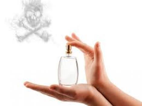 Parfumul este toxic! Citește cu atenție eticheta înainte să-l cumperi: Ingredientul pe care nu trebuie să-l aibă sub nicio formă