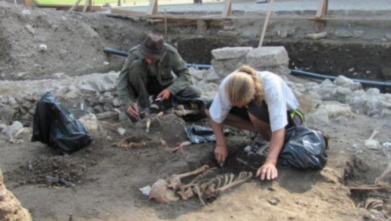 Descoperire șocantă! Sunt 40 de morminte în diferite stadii de conservare: ”Unele dintre cadavre s-au păstrat integral”