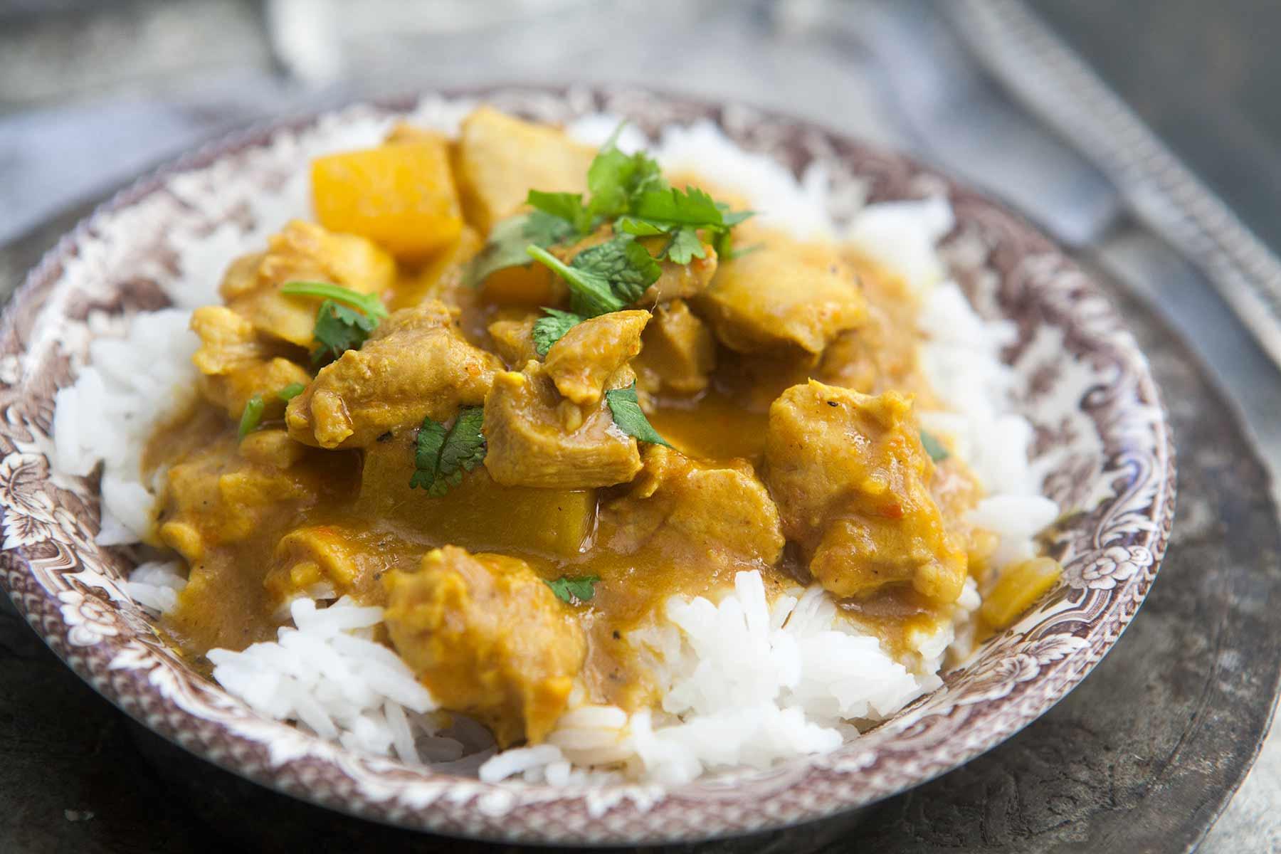 Rețetă de pui curry delicios cu orez basmati! Cum pregătești delicii indiene, chiar la tine în bucătărie!