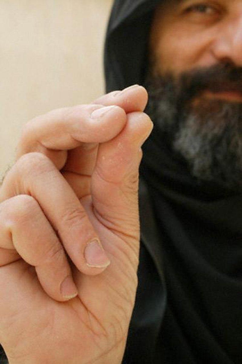 Vei &icirc;ncepe și tu să faci ASTA dacă citești! Uite ce se &icirc;nt&acirc;mplă dacă faci semnul crucii deasupra m&acirc;ncării sau apei!