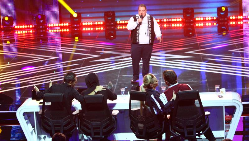 PUFOSUL şi a lui pălincă au venit la X Factor din inima Ardealului! Adrian Sălăgean uimeşte cu o interpretare aparte a piesei 