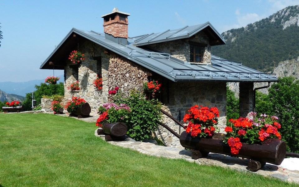 Rom&acirc;nii cu v&acirc;rste cuprinse &icirc;ntre 18 şi 35 de ani pot primi de la stat un teren de casă gratuit! De ce acte ai nevoie