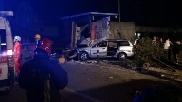Accident grav &icirc;n Italia. Cinci rom&acirc;ni, victimele unui impact devastator: doi dintre ei, minori, au murit pe loc