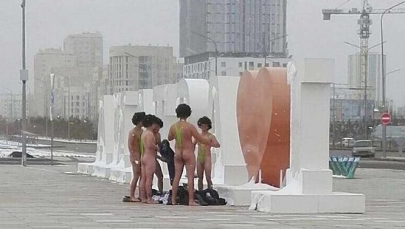 Turiști, arestați pentru că purtau costume de baie asemănătoare cu cele ale celebrului Borat. Actorul care a dat viață personajului le plătește acum amenzile