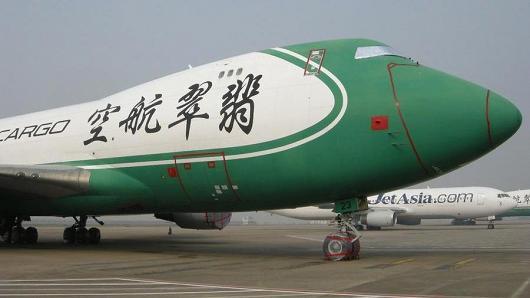 Ce haine? Ce electrocasnice? Acum se cumpără avioane de pe internet. Suma este impresionantă