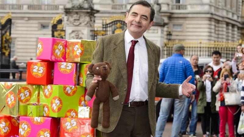 Mr. Bean şi-a luat soţie cu 29 de primăveri mai tânără şi va deveni tată pentru a treia oară. Rowan Atkinson, fericit la 62 de ani!