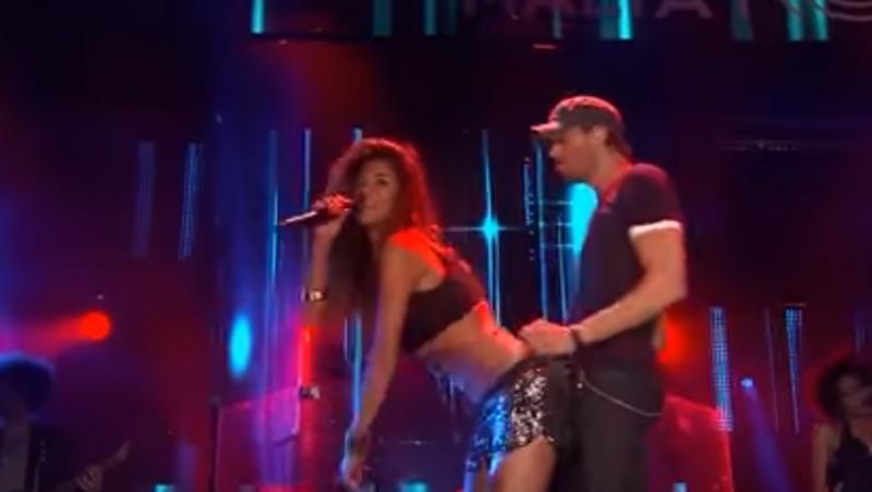 Scene fierbinți între Enrique Iglesias și Nicole Scherzinger, în timpul unui concert. Fanii au căscat bine ochii (VIDEO)