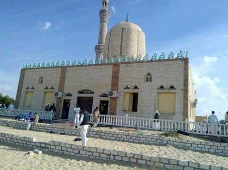 Bilanțul atacului asupra unei moschei în Egipt a ajuns la 305 morți, printre care 27 de copii!