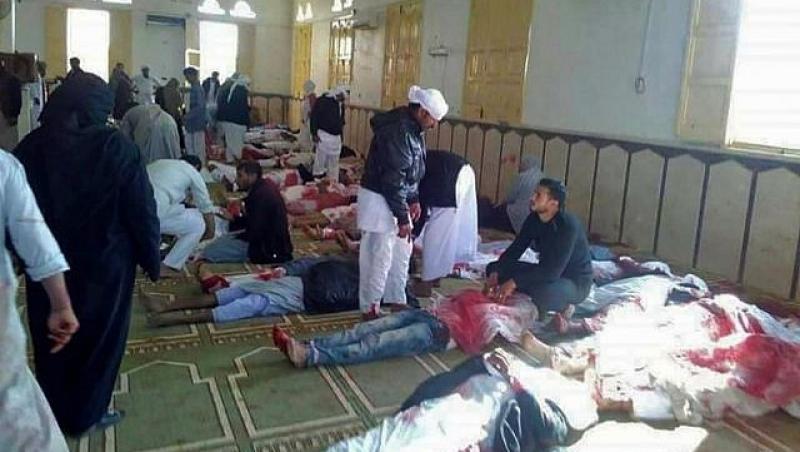 Bilanțul atacului asupra unei moschei în Egipt a ajuns la 305 morți, printre care 27 de copii!