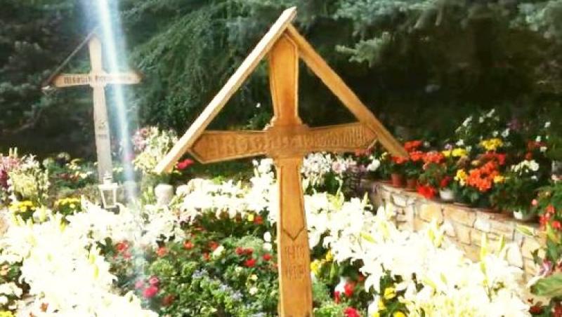 Minunea de la mormântul lui Arsenie Boca: „Când am ridicat capul spre cer am văzut semnul”