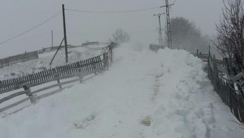 Iarna și-a intrat în drepturi! Zăpadă de aproape un metru şi jumătate, în județul Vrancea (FOTO)