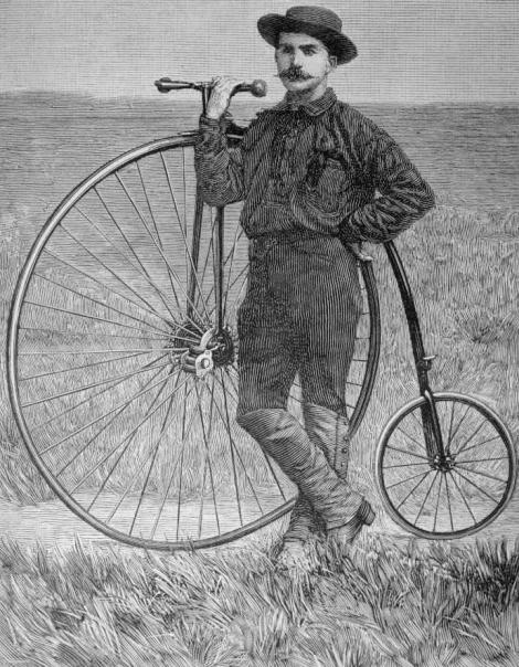 A fost primul om care a făcut înconjurul lumii pe bicicletă. A parcurs 22 000 de km pe două roți după ce a traversat 4 continente