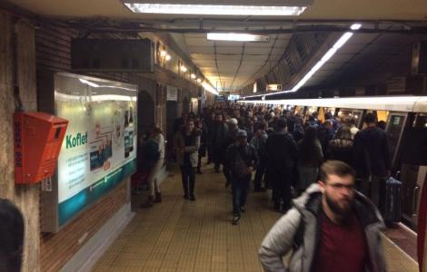 ULTIMA ORĂ! Circulaţia metroului pe tronsonul Izvor-Politehnică-Grozăveşti a fost reluată