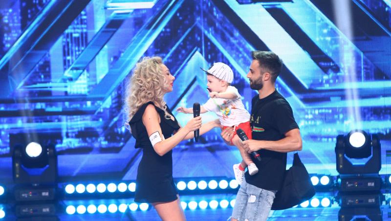 Cu bebelușul la purtător pe scena X Factor. Paula Nicorescu, o mămică super-talentată: „S-a întâmplat ca Dumnezeu să ne dea această minune”