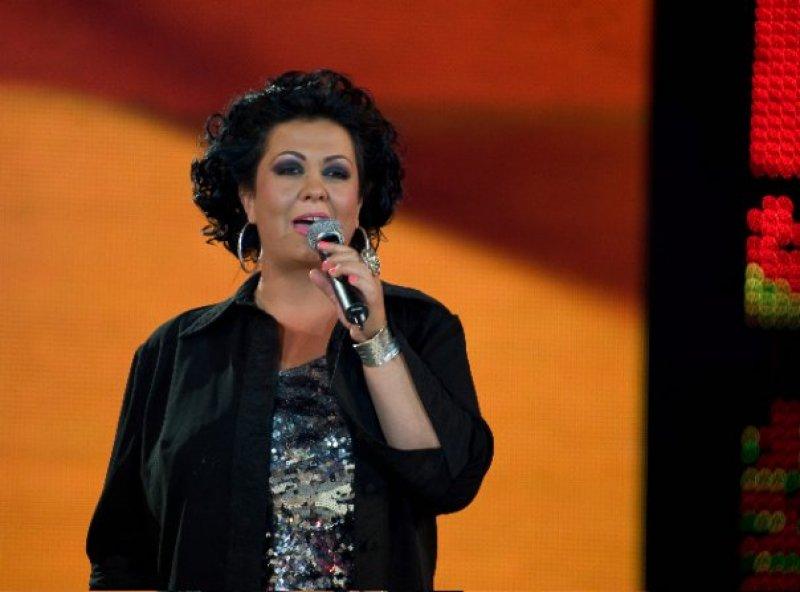 Monica Anghel nu mai arată aşa cum o ştai! Artista și-a făcut o schimbare radicală de look și parcă nimeni n-o mai recunoaște!