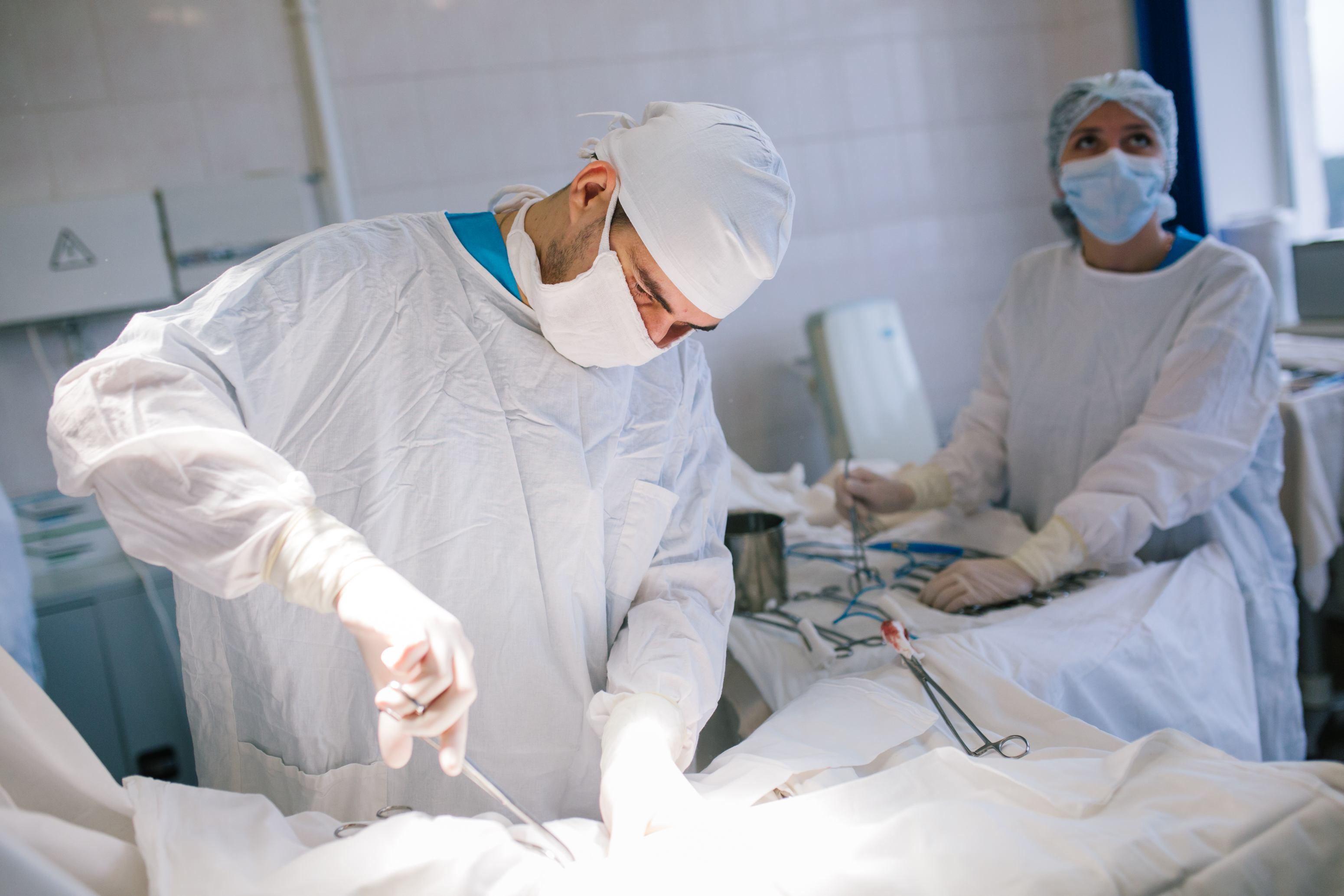 Transformare UIMITOARE: O femeie a &icirc;nvins cancerul și s-a fotografiat după chimioterapie, &icirc;n timp ce părul &icirc;i creștea treptat