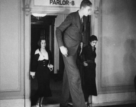 Cel mai înalt bărbat din lume a murit la 22 de ani. A fost denumit „uriașul blând”