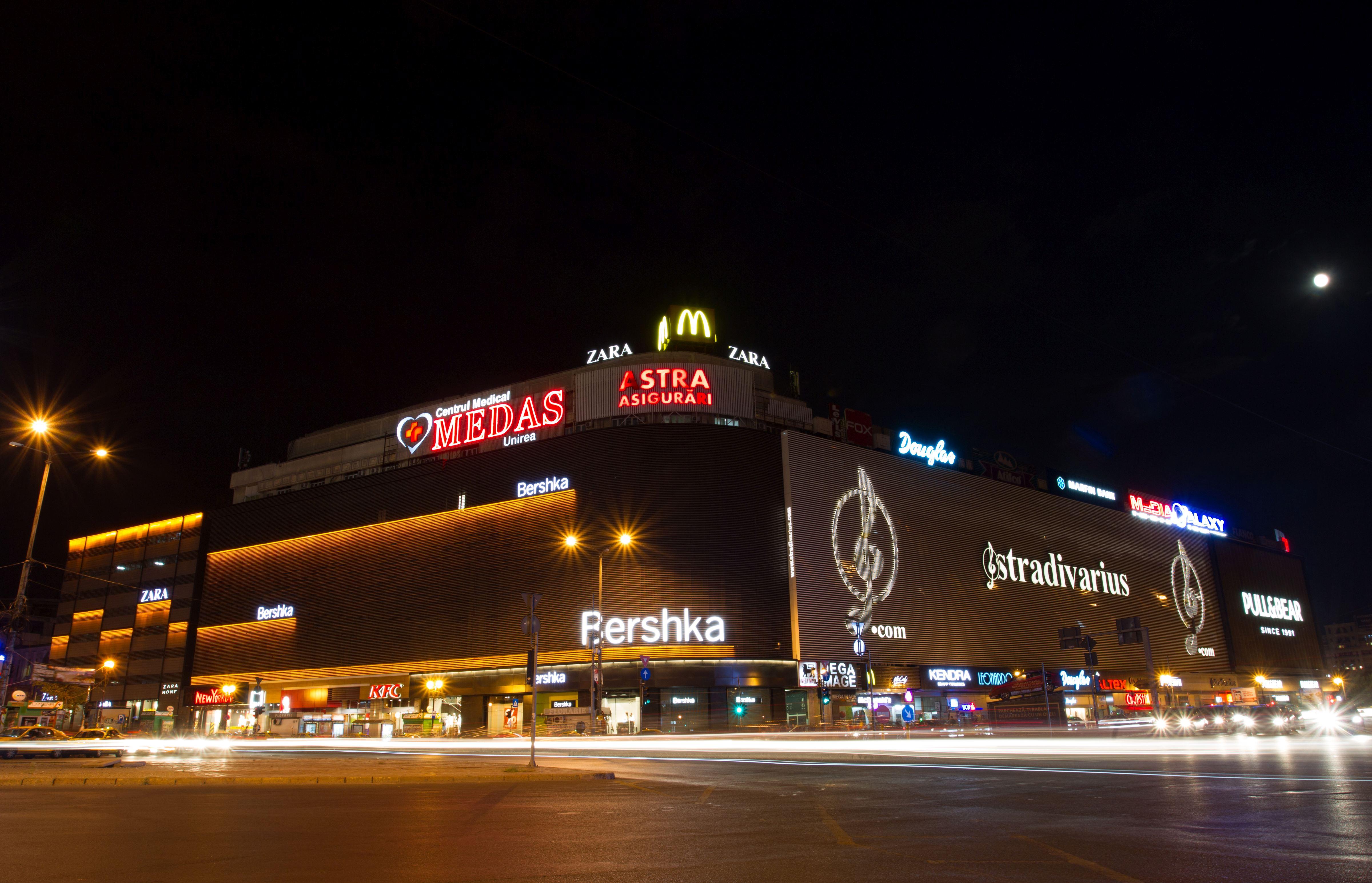 Apelul disperat al angajaților unui producător renumit de haine: "Am produs acest obiect vestimentar pe care &icirc;l vei cumpăra, dar nu am fost plătit pentru munca mea"