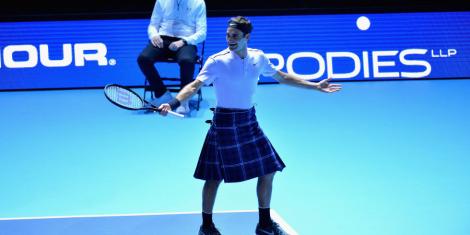 VIDEO: Roger Federer câștigă cu oricine, oricând și în orice echipament! Costumat într-un kilt scoțian, elvețianul a câștigat în fața lui Andy Murray