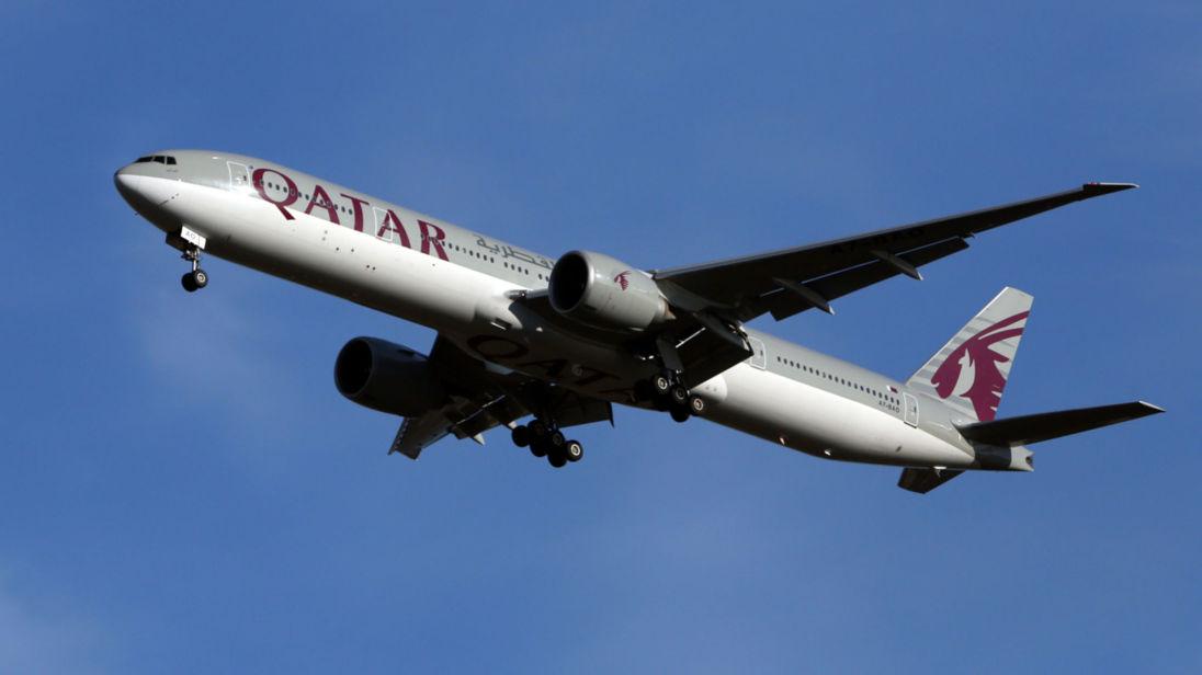 Scenariu desprins din film. Un avion a aterizat de urgență după ce o pasageră a aflat că soțul ei o &icirc;nșală