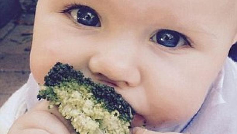 E un caz unic în lume! Cum arată fetița de un an și jumătate care nu a pus gura vreodată pe zahăr și nici nu a gustat mâncare procesată!