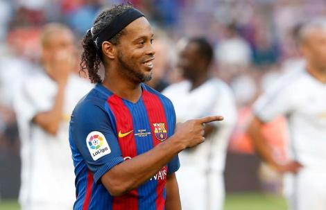 VIDEO: Gol ireal marcat de Ronaldinho într-un meci amical! Magie pură din partea fostului star al Barcelonei!