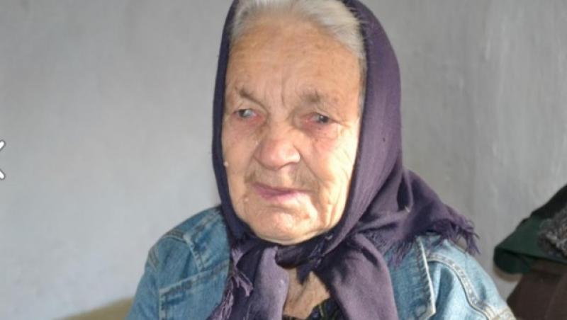 GALERIE FOTO! „Azi am mâncat o pară cu pâine...” Bătrânica din județul Vrancea care trăiește cu 100 RON