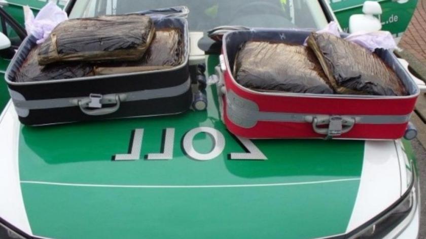 Doi rom&acirc;ni riscă ani grei de &icirc;nchisoare după ce au fost prinși &icirc;n Germania cu 10 kilograme de marijuana