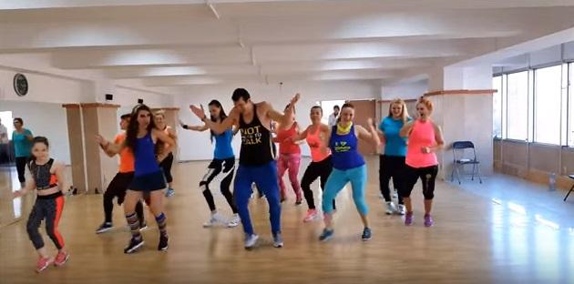 Andrei Osanu lovește din nou, dar la sala de sport! Cum arată o ședință de zumba pe o parodie a băieților de la &bdquo;Noaptea T&acirc;rziu&rdquo;!