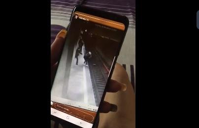 Tatăl primei victime continuă dezvăluirile: &rdquo;M-au trimis la Poliția metroului. A durat două ore p&acirc;nă am reuşit să depun pl&acirc;ngerea. &Icirc;n față era o femeie care &icirc;și pierduse sacoșa!&rdquo;