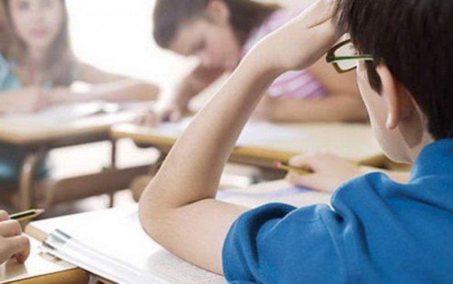 Profesorii fac lumină! Ce se &icirc;nt&acirc;mplă cu temele pentru acasă ale elevilor