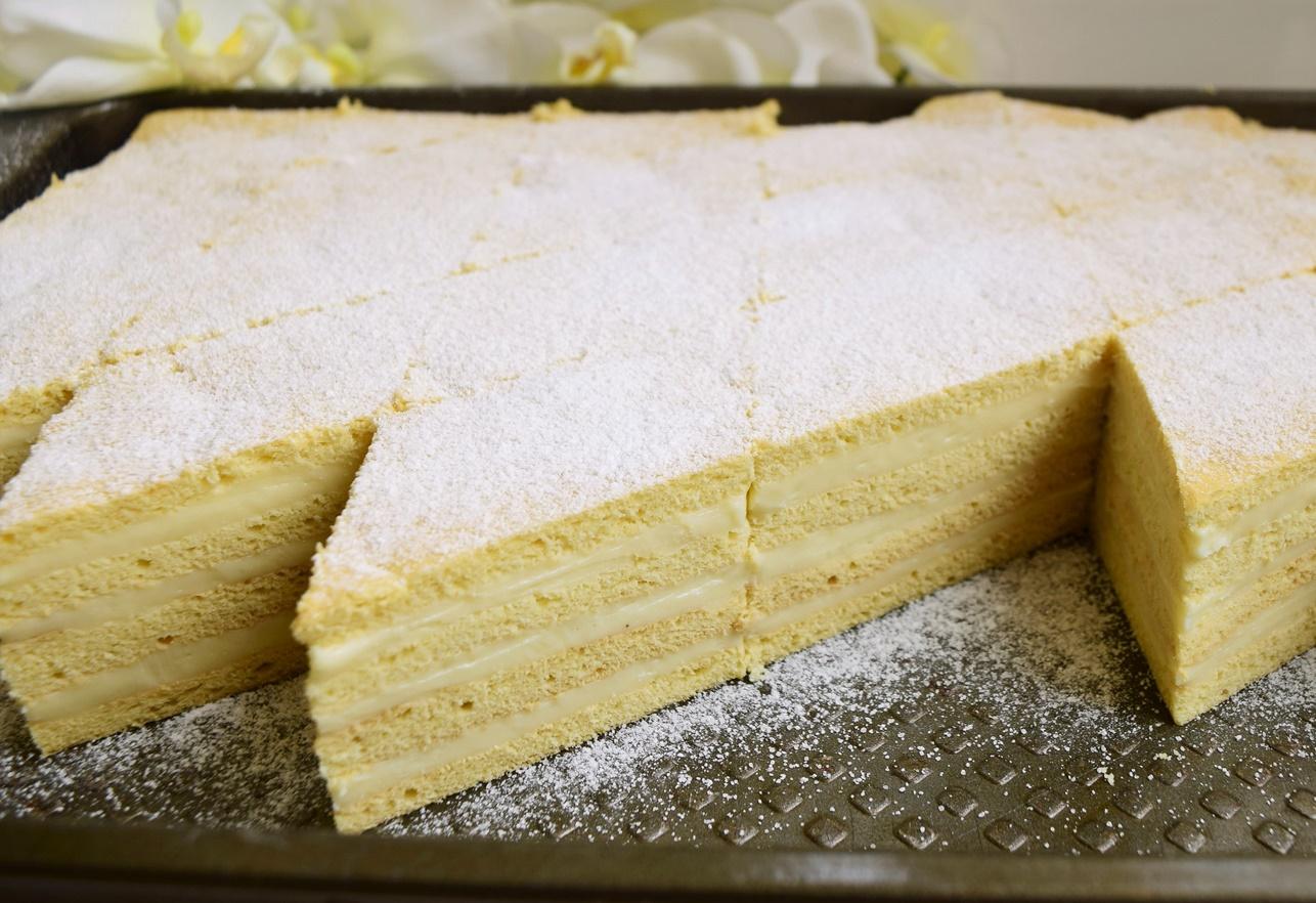 Prăjitura Albă ca Zăpada. Una dintre cele mai populare prăjituri, care nu lipsea, cândva, de pe mesele de sărbători!