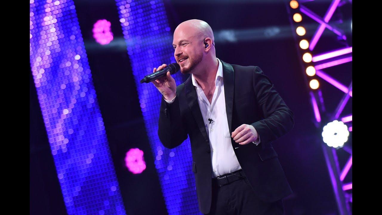 Ne-a făcut pielea de găină, ne-a ridicat în picioare şi ne-a dăruit două momente de senzaţie pe scena X Factor! Ce a făcut Jeremy Ragsdale după ce a aflat că a intrat în finală: "Mi-e friiiig!"