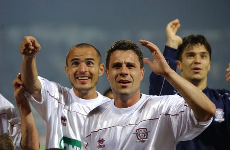 &rdquo;Farmecul vieții&rdquo; trăiește, dar nu &icirc;n Giulești. Rapid a murit, dar doi antrenori crescuți &icirc;n spiritul alb-vișiniu scriu istorie &icirc;n Europa