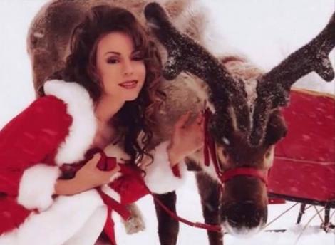 Lansat în urmă cu 23 ani, "All I Want For Christmas" a fost difuzat la radio de peste 217 milioane de ori, dar abia acum a intrat în topul celor mai bune piese din lume. Mariah Carey: "Este cel mai frumos cadou"