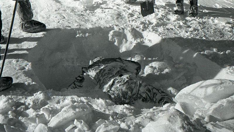 Diatlov, unul dintre cele mai mari mistere ale lumii! Zece schiori au fost găsiţi morţi şi dezbrăcaţi într-o pădure: o femeie nu mai avea limbă, zăpada din jurul lor era neatinsă, radiaţii inexplicabile