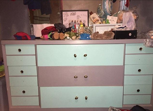 Dulapul acesta a pus tot internetul pe jar! Crezi că tu poți să rezolvi misterul culorilor?