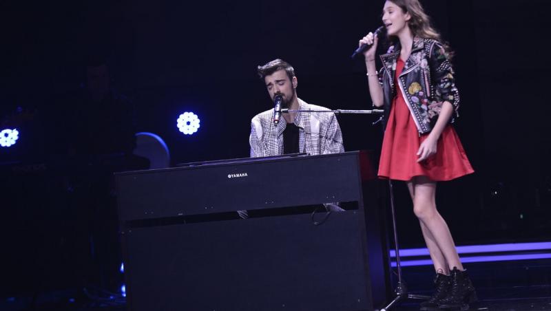 Finala X FACTOR 2017. La doar 14 ani, Francesca Nicolescu a dat tot pe scena X Factor. Împreună cu Liviu Teodorescu, a cântat EXCEPŢIONAL 