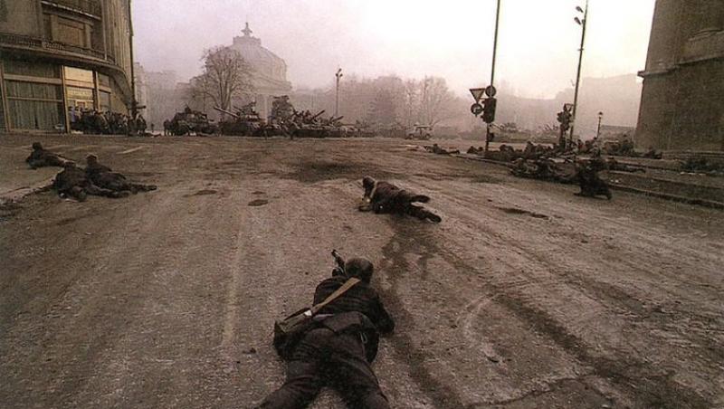 28 de ani de la masacrul din Otopeni: elevi și militari în termen au fost uciși sub o ploaie de gloanţe. Fotografii rare de la Revoluția din 1989