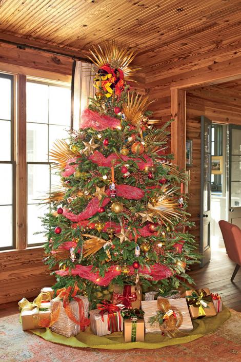 CRĂCIUN 2017. De ce împodobim bradul de Crăciun, și nu un alt copac? Înainte de nașterea lui Iisus, oamenii îşi împodobeau casele cu frunze şi crenguţe de laur și iederă