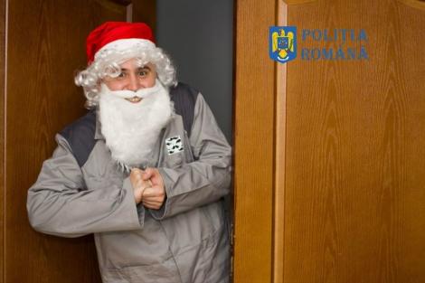 Escrocii se pot deghiza în orice! Poliţia Română, avertisment inedit în versuri: „Moş Crăciun în salopete/ Sprijină creduli să scape/ De strânsura toată, toată”