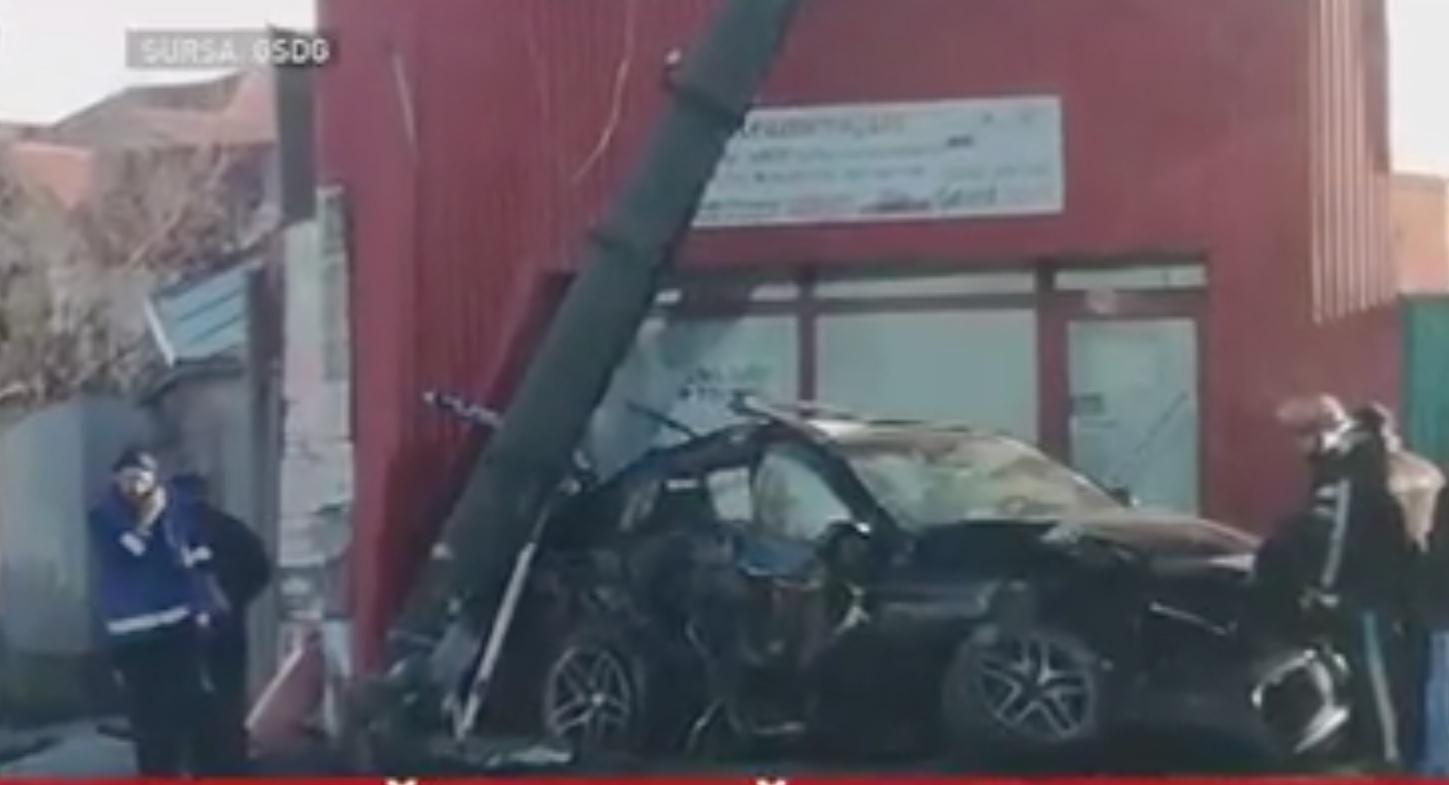Accident teribil &icirc;n Galați. O ambulanță a fost lovită &icirc;n plin de un bolid