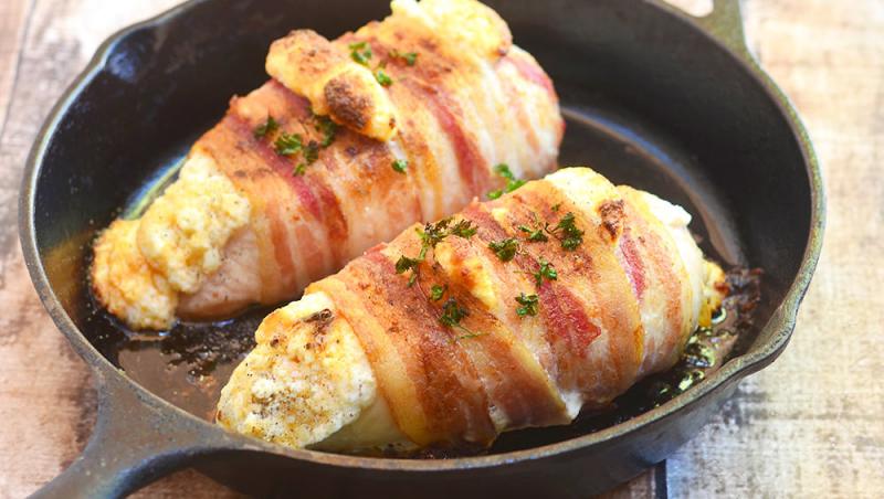 Ruladă de pui delicioasă cu bacon și muștar! Acesta este aperitivul pe care sigur îl vrei la orice masă!