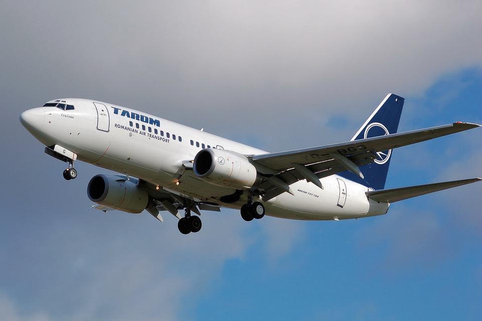 Situație disperată pentru mai mulți rom&acirc;ni! Șase pasageri au fost uitaţi de TAROM pe aeroportul din Amsterdam