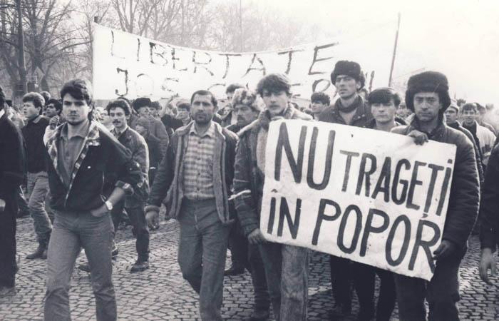 Revoluția din decembrie 1989. Amintirea luptei pentru libertate, prin ochii unui rom&acirc;n: "La cinci metri de mine, era deja unul din care curgea s&acirc;ngele. O femeie parcă nici nu mai avea oase"