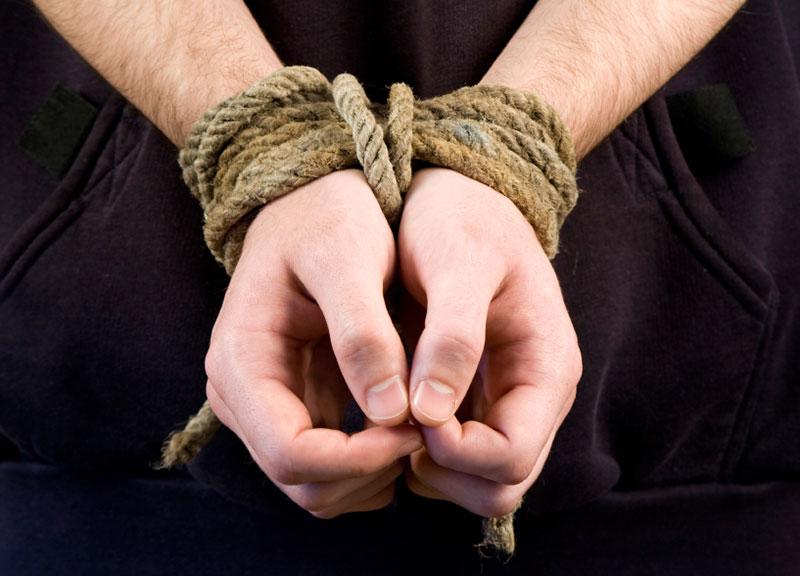 UPDATE: Toţi ostaticii, eliberați / Un ucrainean a luat 11 ostatici &icirc;ntr-un oficiu poştal. Din primele informații, ar avea explozibil asupra sa