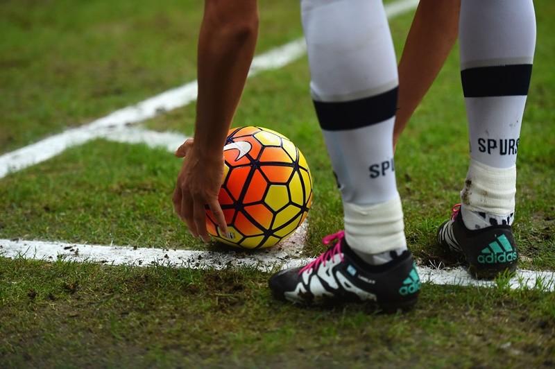 VIDEO: Budescu, pe o listă selectă a jucătorilor specialiști &icirc;n goluri din corner! Beckham, Henry, Roberto Carlos și S&acirc;nmărtean, alți jucători care au &icirc;nscris goluri superbe de l&acirc;ngă fanion