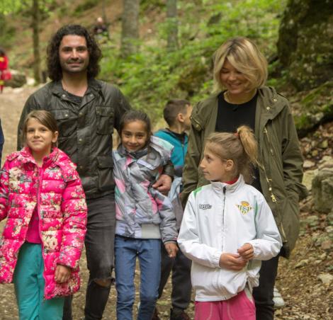 Gina Pistol și  Andrei Ștefănescu dau în mintea copiilor, în tabăra lui nea Mărin: "S-a jucat cot la cot cu copiii, mai că și-ar fi dorit să învingă el"