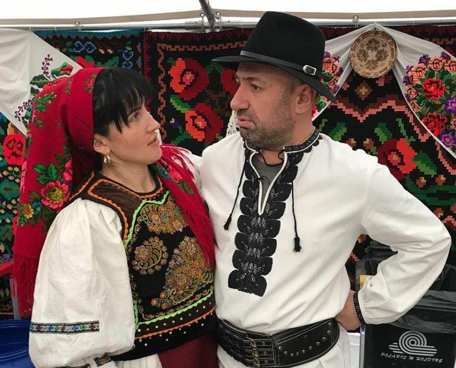 Chef Cătălin Scărlătescu a sărbătorit gustul tradiției la Alba Iulia! A gătit la ceaun, a purtat haine populare și a apărut în haină de cioban!